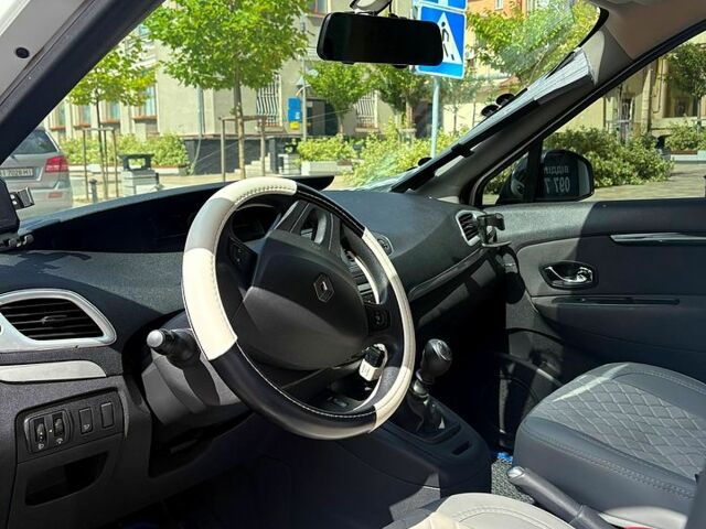 Білий Рено Гранд Сценік, об'ємом двигуна 1.5 л та пробігом 290 тис. км за 8300 $, фото 2 на Automoto.ua