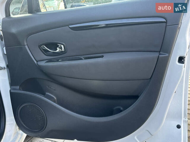 Білий Рено Гранд Сценік, об'ємом двигуна 1.5 л та пробігом 216 тис. км за 9990 $, фото 14 на Automoto.ua
