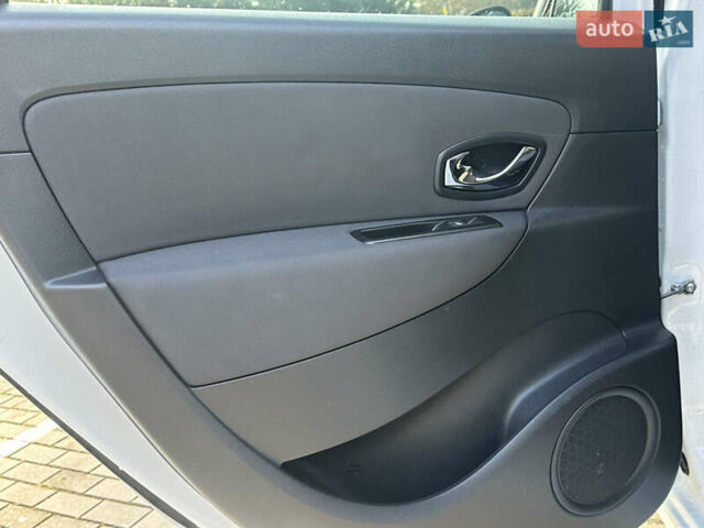 Білий Рено Гранд Сценік, об'ємом двигуна 1.5 л та пробігом 216 тис. км за 9990 $, фото 12 на Automoto.ua