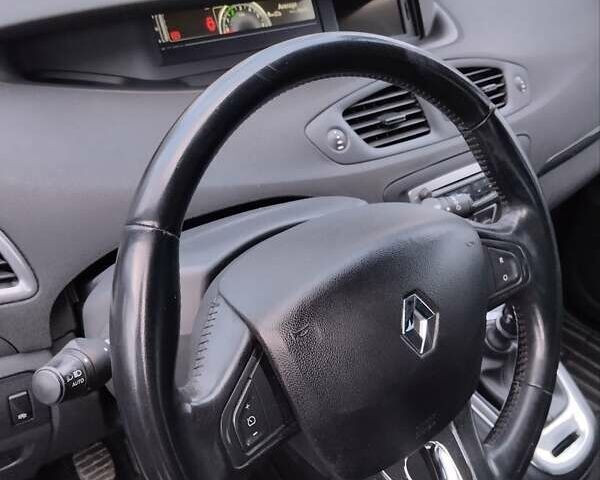 Рено Гранд Сценик 2014 в Новомосковске на Automoto.ua Белый Рено Гранд Сценик, объемом двигателя 1.5 л и пробегом 146 тыс. км за 10800 $, фото 15 на Automoto.ua