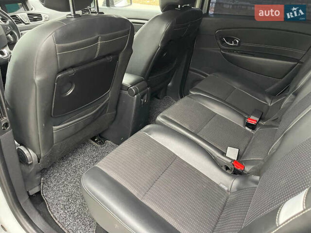 Білий Рено Гранд Сценік, об'ємом двигуна 1.5 л та пробігом 216 тис. км за 8700 $, фото 27 на Automoto.ua