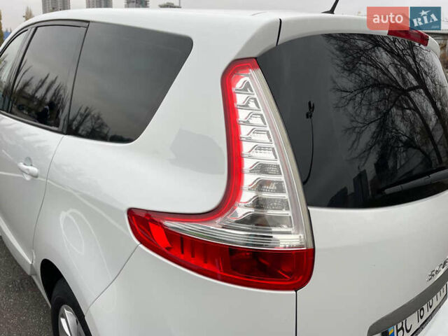 Білий Рено Гранд Сценік, об'ємом двигуна 1.5 л та пробігом 216 тис. км за 8700 $, фото 13 на Automoto.ua