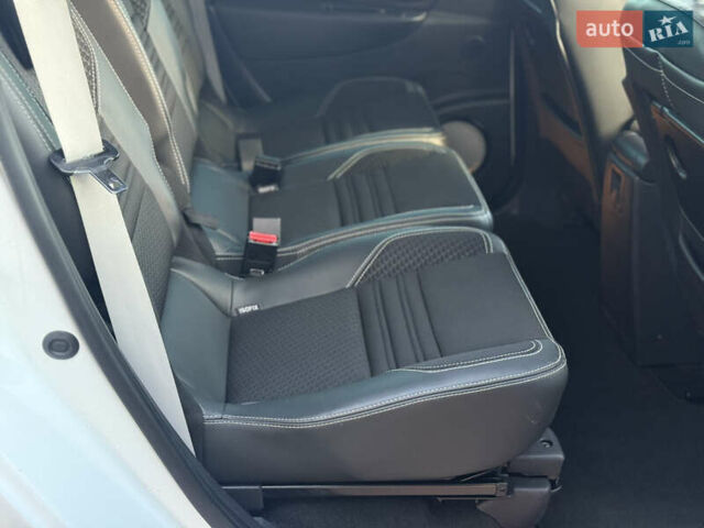 Білий Рено Гранд Сценік, об'ємом двигуна 1.6 л та пробігом 179 тис. км за 10950 $, фото 75 на Automoto.ua