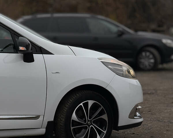 Белый Рено Гранд Сценик, объемом двигателя 1.6 л и пробегом 198 тыс. км за 10900 $, фото 13 на Automoto.ua