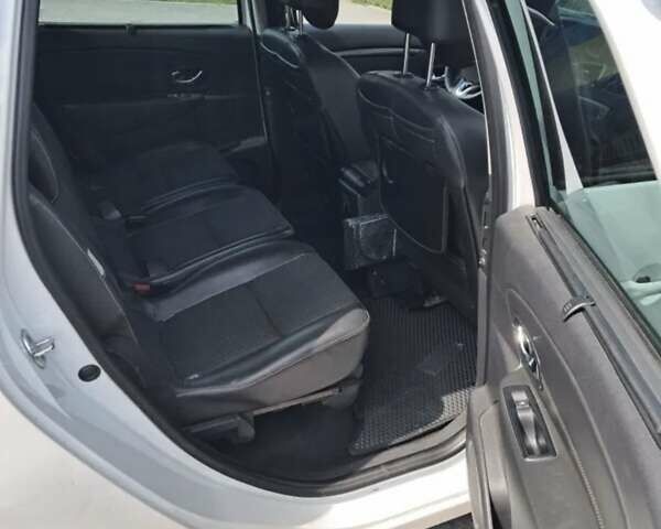 Белый Рено Гранд Сценик, объемом двигателя 1.46 л и пробегом 312 тыс. км за 9300 $, фото 8 на Automoto.ua