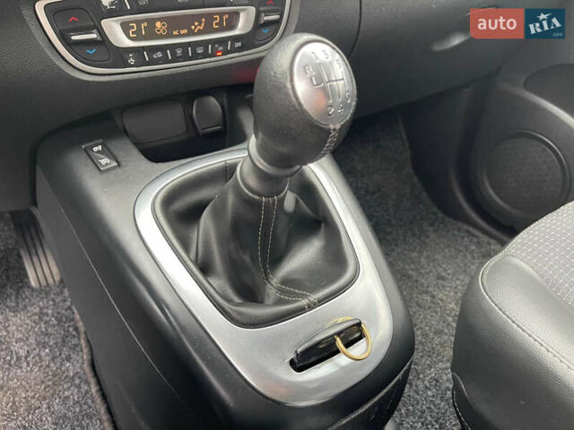 Білий Рено Гранд Сценік, об'ємом двигуна 1.5 л та пробігом 216 тис. км за 8700 $, фото 23 на Automoto.ua