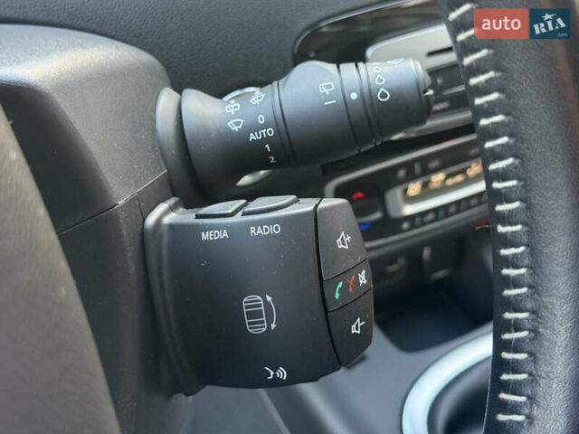 Білий Рено Гранд Сценік, об'ємом двигуна 1.6 л та пробігом 179 тис. км за 10950 $, фото 64 на Automoto.ua