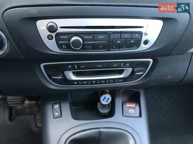 Белый Рено Гранд Сценик, объемом двигателя 1.5 л и пробегом 219 тыс. км за 9900 $, фото 3 на Automoto.ua