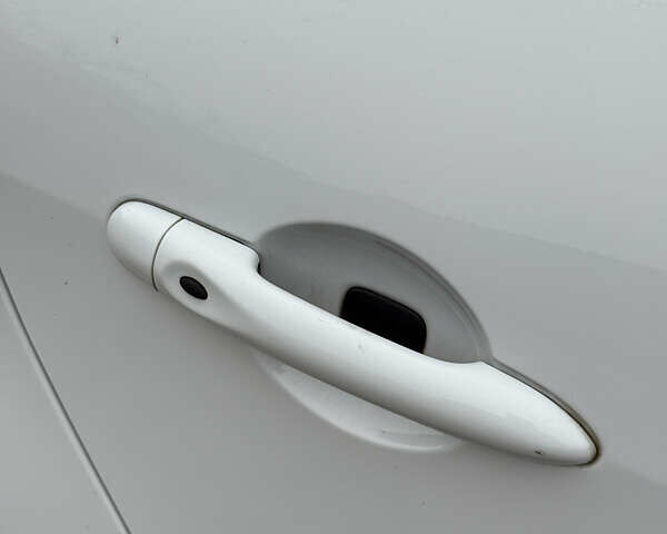 Белый Рено Гранд Сценик, объемом двигателя 1.6 л и пробегом 198 тыс. км за 10900 $, фото 45 на Automoto.ua