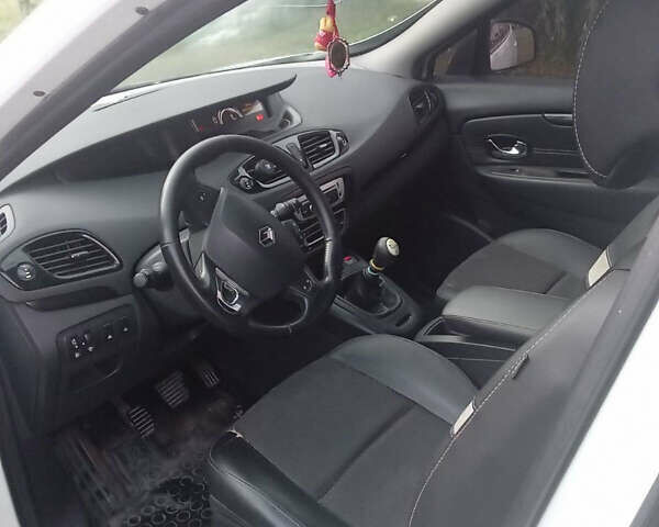 Білий Рено Гранд Сценік, об'ємом двигуна 1.5 л та пробігом 250 тис. км за 8000 $, фото 6 на Automoto.ua