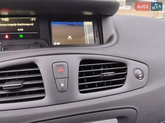 Рено Гранд Сценик 2014 в Новомосковске на Automoto.ua Белый Рено Гранд Сценик, объемом двигателя 1.5 л и пробегом 146 тыс. км за 10800 $, фото 16 на Automoto.ua