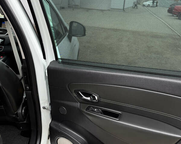 Белый Рено Гранд Сценик, объемом двигателя 1.6 л и пробегом 198 тыс. км за 10900 $, фото 41 на Automoto.ua