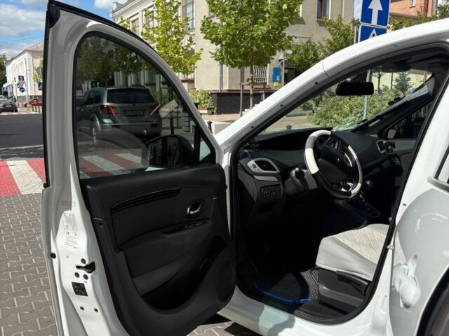 Белый Рено Гранд Сценик, объемом двигателя 1.5 л и пробегом 290 тыс. км за 7800 $, фото 4 на Automoto.ua