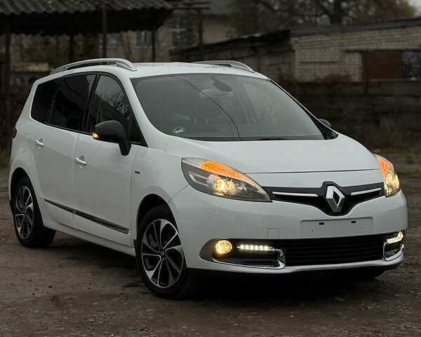 Белый Рено Гранд Сценик, объемом двигателя 1.6 л и пробегом 198 тыс. км за 10900 $, фото 1 на Automoto.ua