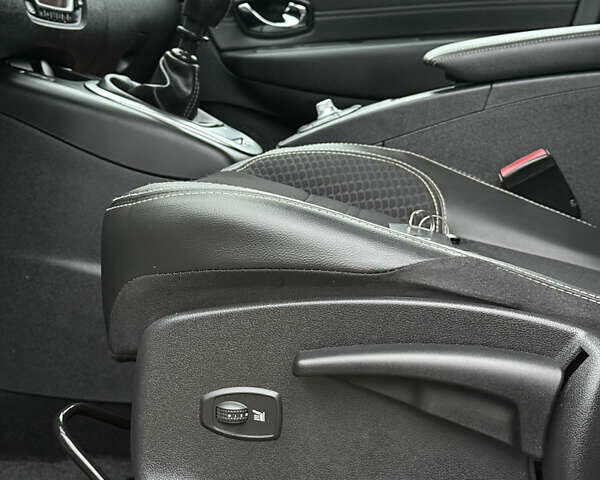 Белый Рено Гранд Сценик, объемом двигателя 1.6 л и пробегом 198 тыс. км за 10900 $, фото 27 на Automoto.ua