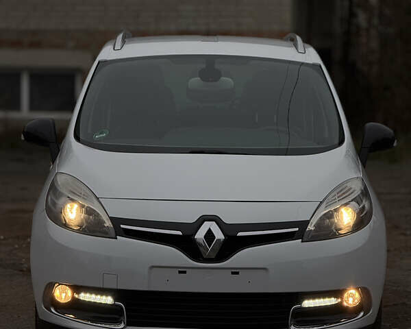 Белый Рено Гранд Сценик, объемом двигателя 1.6 л и пробегом 198 тыс. км за 10900 $, фото 4 на Automoto.ua