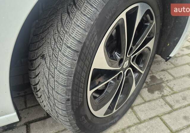 Белый Рено Гранд Сценик, объемом двигателя 1.6 л и пробегом 259 тыс. км за 9750 $, фото 15 на Automoto.ua