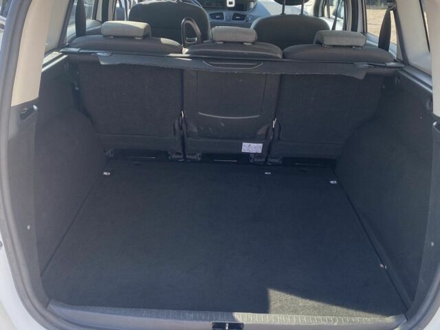 Белый Рено Гранд Сценик, объемом двигателя 1.5 л и пробегом 245 тыс. км за 9000 $, фото 8 на Automoto.ua