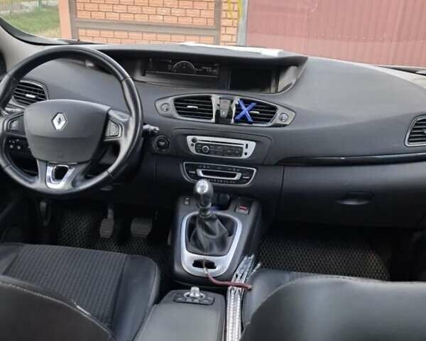 Белый Рено Гранд Сценик, объемом двигателя 1.46 л и пробегом 312 тыс. км за 9300 $, фото 4 на Automoto.ua