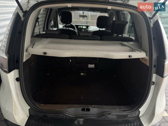 Белый Рено Гранд Сценик, объемом двигателя 1.46 л и пробегом 191 тыс. км за 8800 $, фото 14 на Automoto.ua