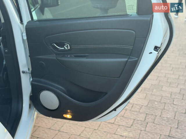 Білий Рено Гранд Сценік, об'ємом двигуна 1.6 л та пробігом 179 тис. км за 10950 $, фото 45 на Automoto.ua