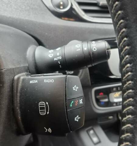 Белый Рено Гранд Сценик, объемом двигателя 1.6 л и пробегом 259 тыс. км за 9750 $, фото 17 на Automoto.ua