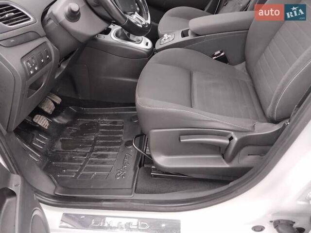 Рено Гранд Сценик 2014 в Новомосковске на Automoto.ua Белый Рено Гранд Сценик, объемом двигателя 1.5 л и пробегом 146 тыс. км за 10800 $, фото 8 на Automoto.ua