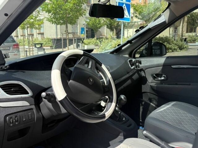 Белый Рено Гранд Сценик, объемом двигателя 1.5 л и пробегом 290 тыс. км за 7800 $, фото 3 на Automoto.ua