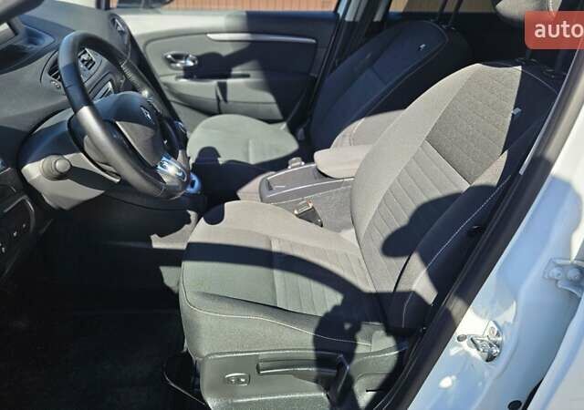 Білий Рено Гранд Сценік, об'ємом двигуна 1.5 л та пробігом 211 тис. км за 9950 $, фото 40 на Automoto.ua