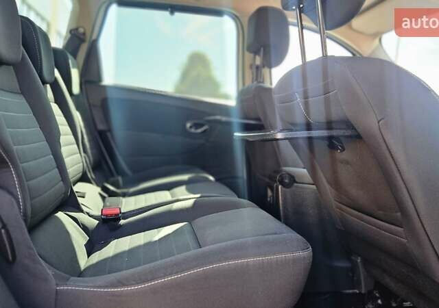 Білий Рено Гранд Сценік, об'ємом двигуна 1.5 л та пробігом 211 тис. км за 9950 $, фото 29 на Automoto.ua