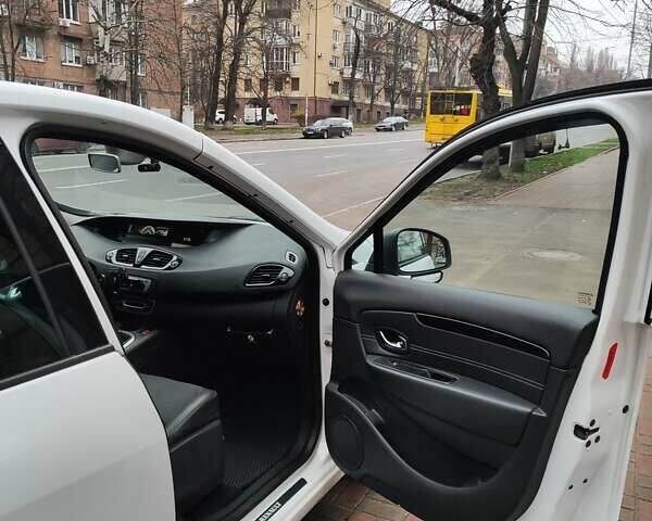 Білий Рено Гранд Сценік, об'ємом двигуна 1.6 л та пробігом 270 тис. км за 9200 $, фото 13 на Automoto.ua