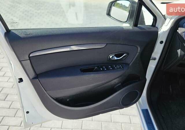 Білий Рено Гранд Сценік, об'ємом двигуна 1.5 л та пробігом 211 тис. км за 9950 $, фото 38 на Automoto.ua