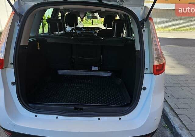 Білий Рено Гранд Сценік, об'ємом двигуна 1.5 л та пробігом 149 тис. км за 13199 $, фото 7 на Automoto.ua