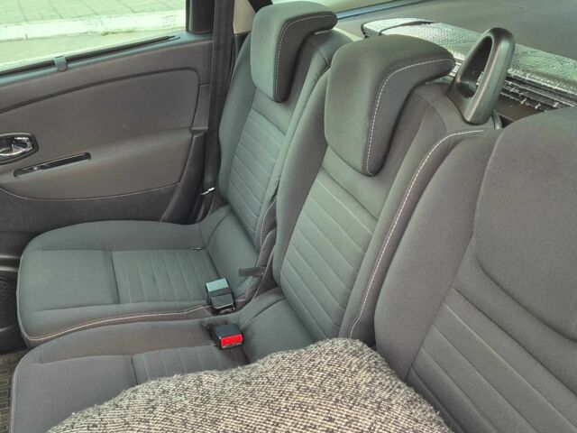 Белый Рено Гранд Сценик, объемом двигателя 1.5 л и пробегом 166 тыс. км за 267 $, фото 15 на Automoto.ua