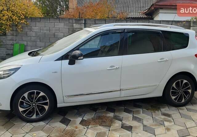 Белый Рено Гранд Сценик, объемом двигателя 1.5 л и пробегом 260 тыс. км за 11500 $, фото 6 на Automoto.ua