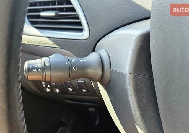 Білий Рено Гранд Сценік, об'ємом двигуна 1.5 л та пробігом 211 тис. км за 9950 $, фото 57 на Automoto.ua