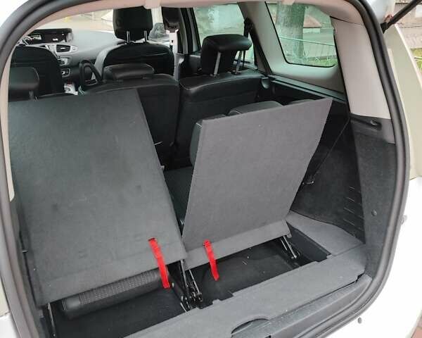 Білий Рено Гранд Сценік, об'ємом двигуна 1.6 л та пробігом 270 тис. км за 9200 $, фото 20 на Automoto.ua