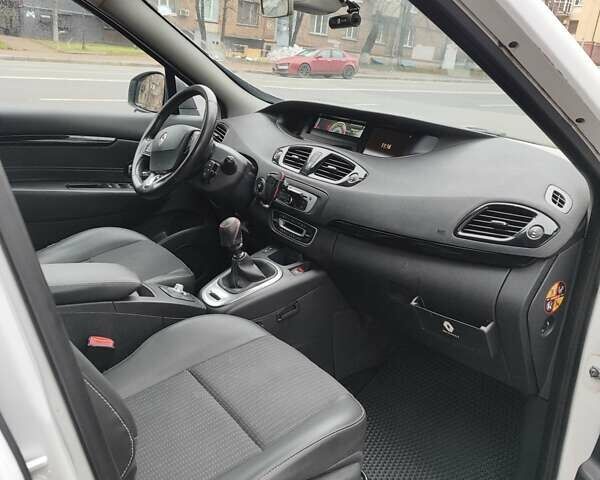 Білий Рено Гранд Сценік, об'ємом двигуна 1.6 л та пробігом 270 тис. км за 9200 $, фото 15 на Automoto.ua