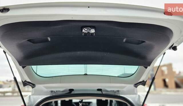 Білий Рено Гранд Сценік, об'ємом двигуна 1.5 л та пробігом 211 тис. км за 9950 $, фото 31 на Automoto.ua