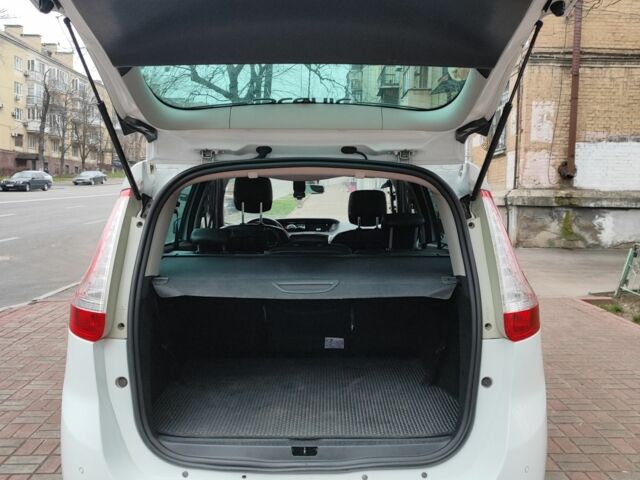 Білий Рено Гранд Сценік, об'ємом двигуна 1.6 л та пробігом 270 тис. км за 9200 $, фото 19 на Automoto.ua