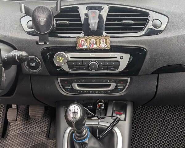 Рено Гранд Сценик 2015 в Луцке на Automoto.ua Белый Рено Гранд Сценик, объемом двигателя 1.6 л и пробегом 275 тыс. км за 11000 $, фото 11 на Automoto.ua