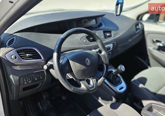 Білий Рено Гранд Сценік, об'ємом двигуна 1.5 л та пробігом 211 тис. км за 9950 $, фото 47 на Automoto.ua