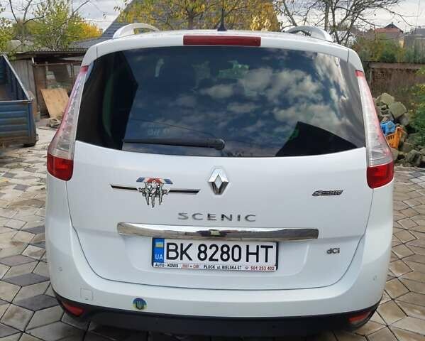 Белый Рено Гранд Сценик, объемом двигателя 1.5 л и пробегом 260 тыс. км за 11500 $, фото 1 на Automoto.ua