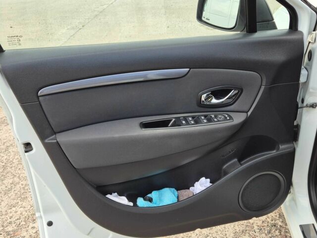 Белый Рено Гранд Сценик, объемом двигателя 1.5 л и пробегом 166 тыс. км за 267 $, фото 11 на Automoto.ua