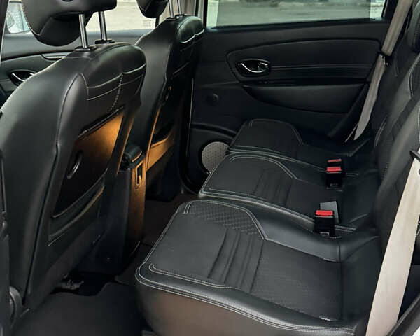 Белый Рено Гранд Сценик, объемом двигателя 2 л и пробегом 274 тыс. км за 11550 $, фото 13 на Automoto.ua