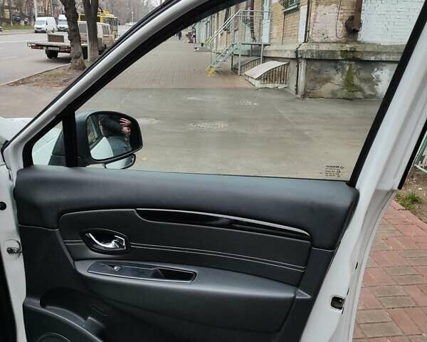 Білий Рено Гранд Сценік, об'ємом двигуна 1.6 л та пробігом 270 тис. км за 9200 $, фото 14 на Automoto.ua