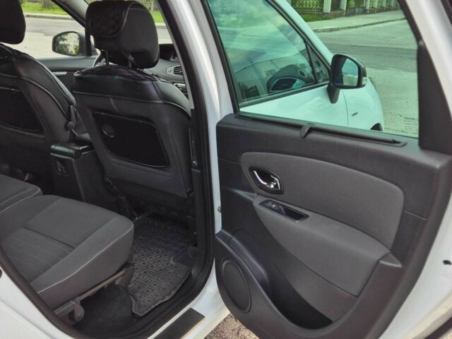 Белый Рено Гранд Сценик, объемом двигателя 1.5 л и пробегом 166 тыс. км за 267 $, фото 19 на Automoto.ua