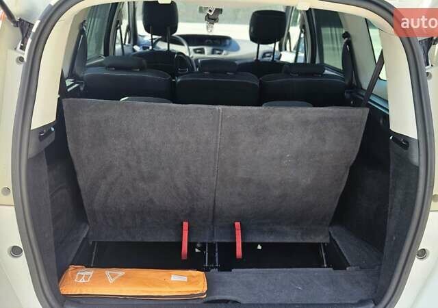 Білий Рено Гранд Сценік, об'ємом двигуна 1.5 л та пробігом 211 тис. км за 9950 $, фото 30 на Automoto.ua