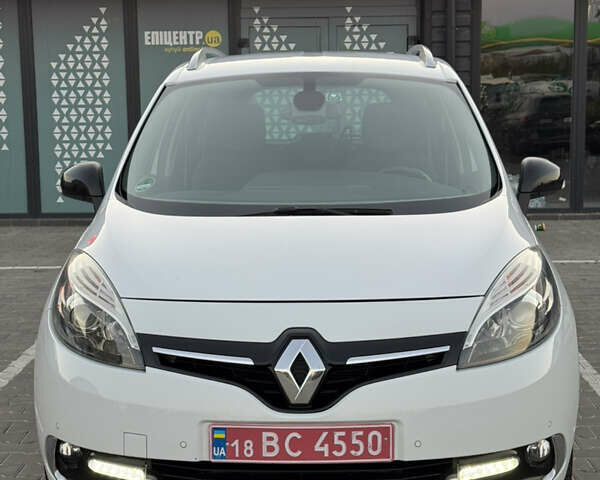 Белый Рено Гранд Сценик, объемом двигателя 2 л и пробегом 274 тыс. км за 11550 $, фото 6 на Automoto.ua