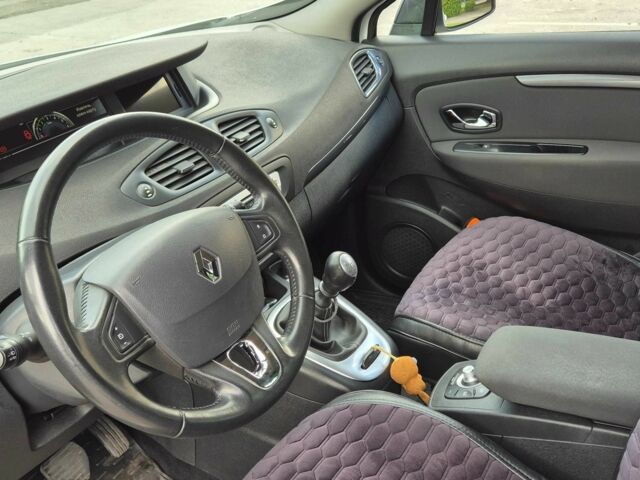 Белый Рено Гранд Сценик, объемом двигателя 1.5 л и пробегом 166 тыс. км за 267 $, фото 12 на Automoto.ua